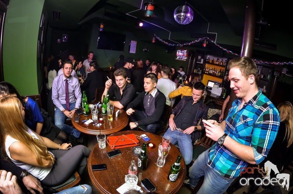 Friday party, Green Pub