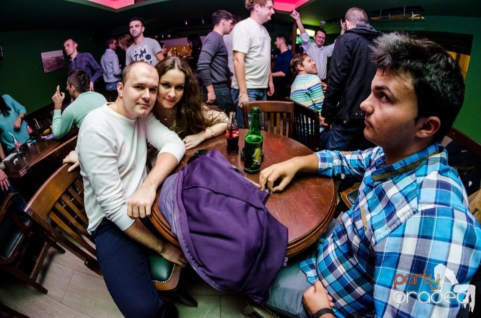 Friday party, Green Pub