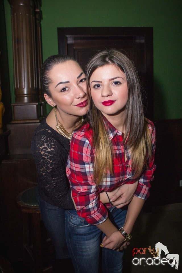 Friday Party, Green Pub