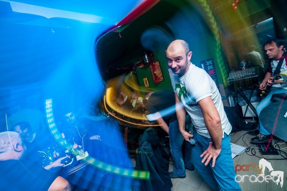 Friday party, Green Pub