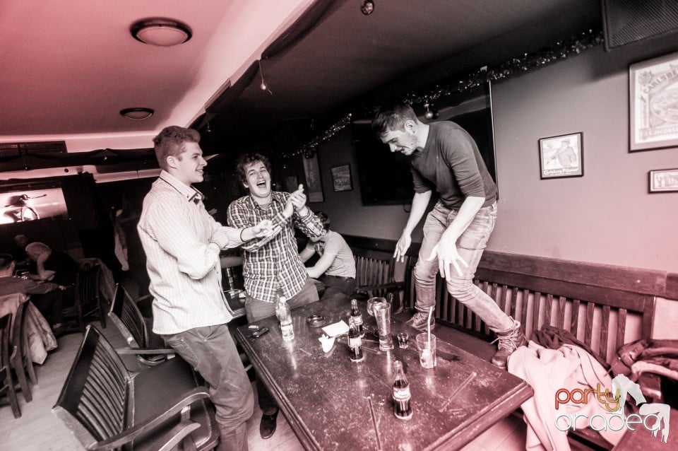 Friday party, Green Pub