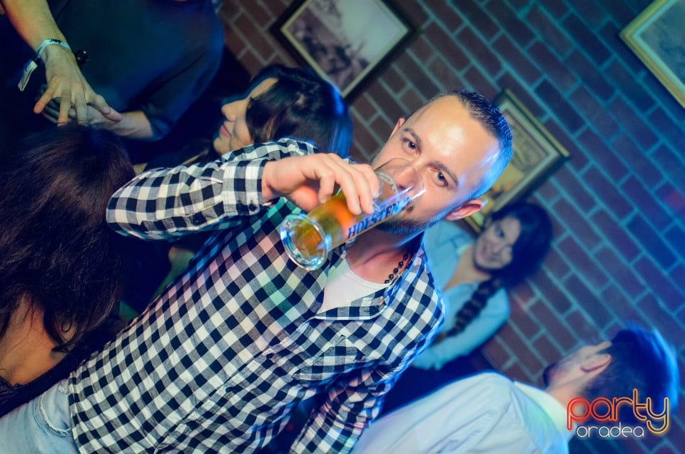 Friday Night Party, Green Pub