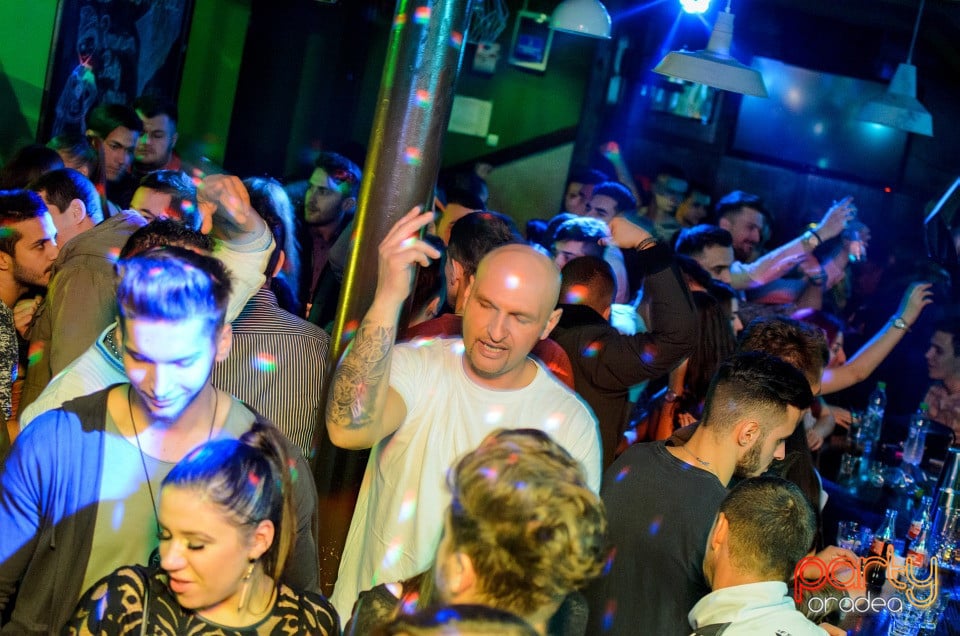 Friday Night Party, Green Pub
