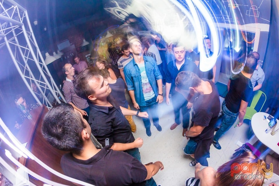 Gabriel M & Vali Mada, Juice