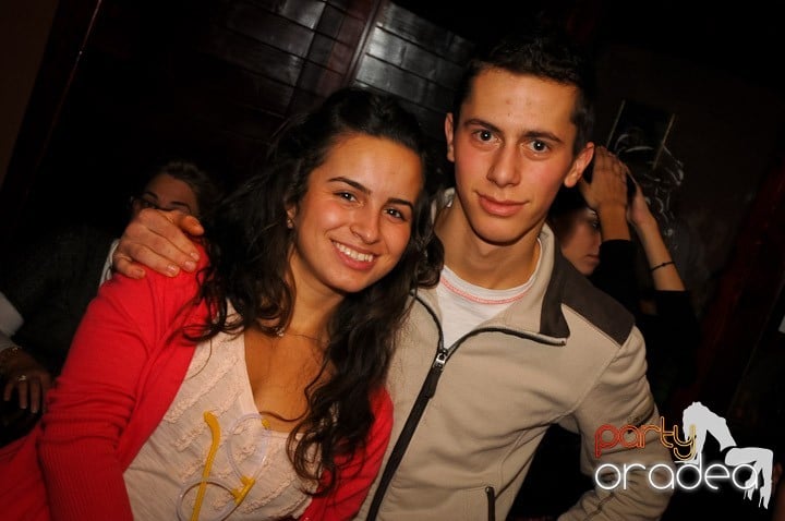 Glow Night Party sâmbătă, 