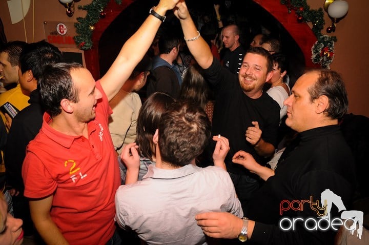 Glow Night Party sâmbătă, 