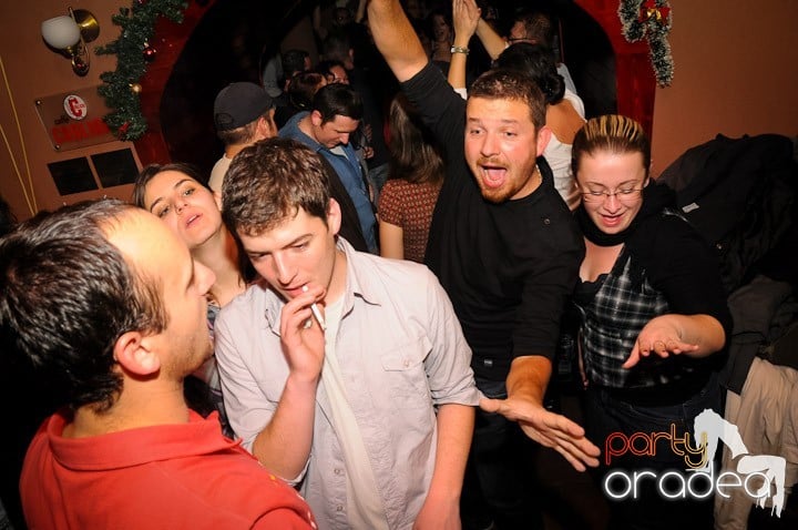 Glow Night Party sâmbătă, 