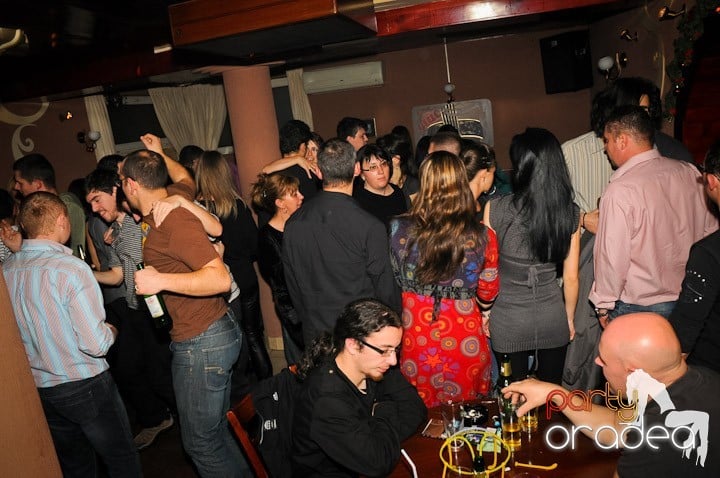 Glow Night Party sâmbătă, 