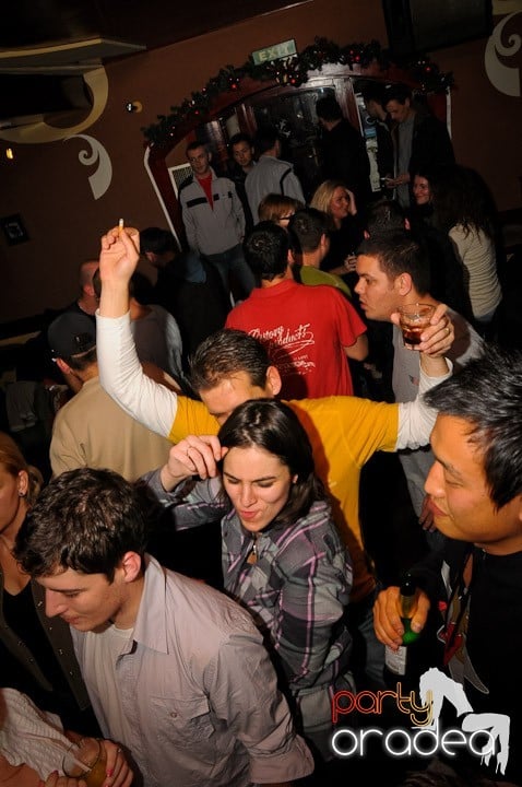 Glow Night Party sâmbătă, 