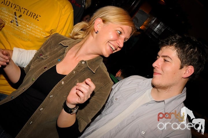 Glow Night Party sâmbătă, 