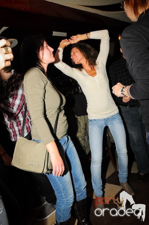 Glow Night Party sâmbătă, 