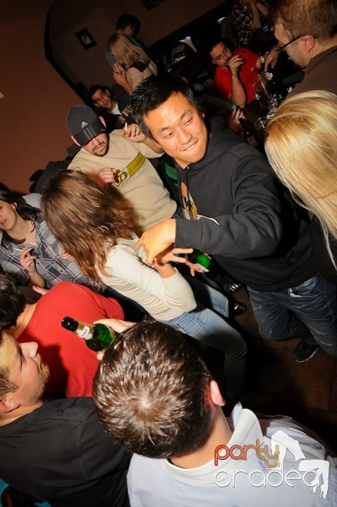 Glow Night Party sâmbătă, 