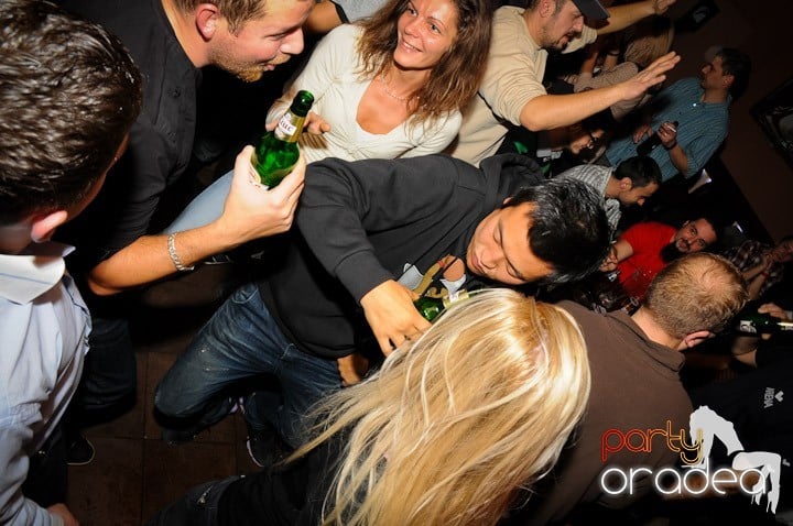 Glow Night Party sâmbătă, 