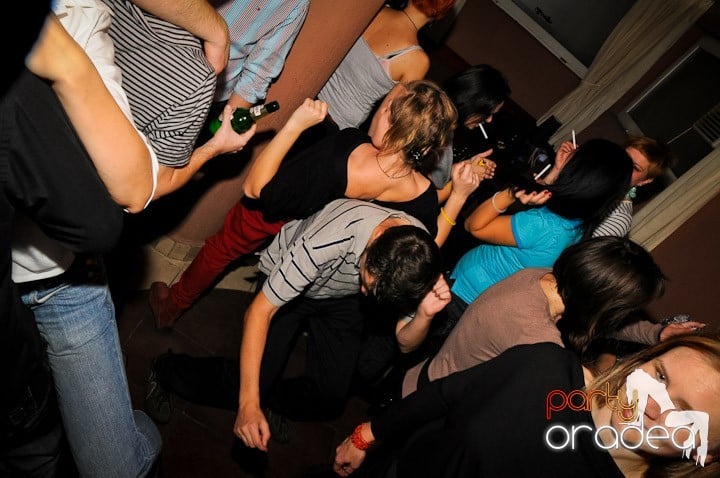 Glow Night Party sâmbătă, 