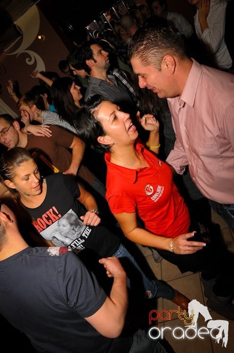 Glow Night Party sâmbătă, 