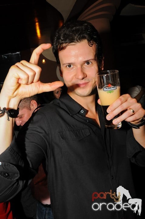 Glow Night Party sâmbătă, 