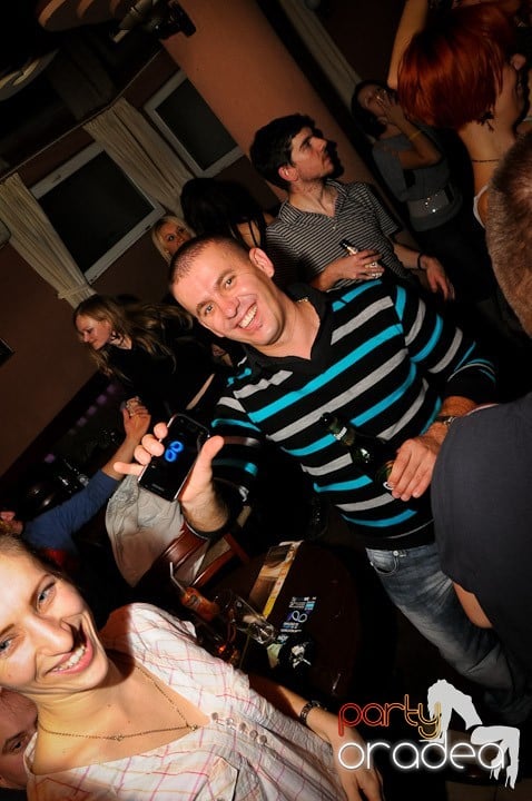 Glow Night Party sâmbătă, 