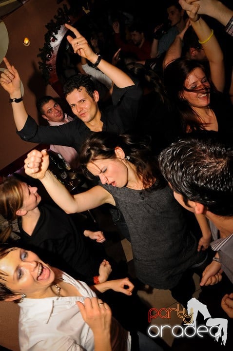 Glow Night Party sâmbătă, 