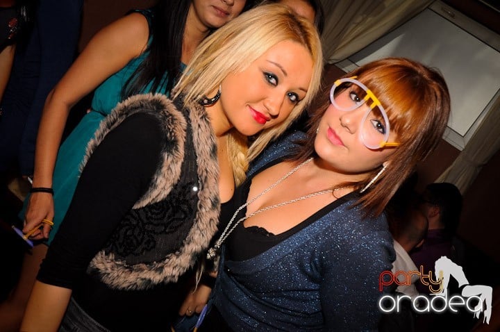 Glow Night Party sâmbătă, 