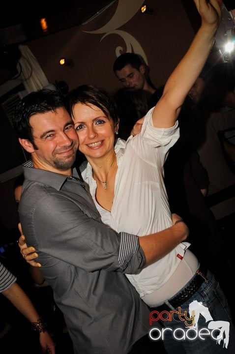 Glow Night Party sâmbătă, 