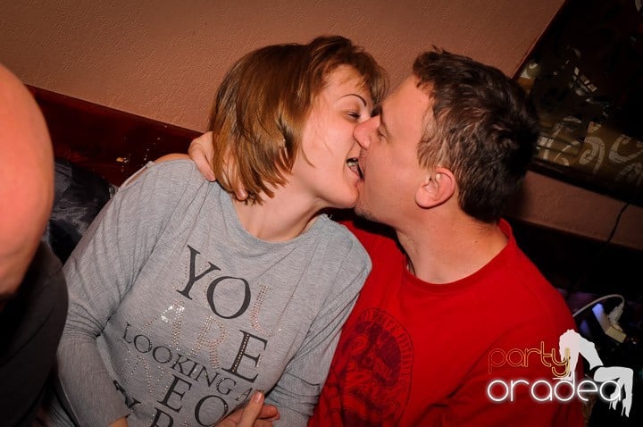 Glow Night Party sâmbătă, 