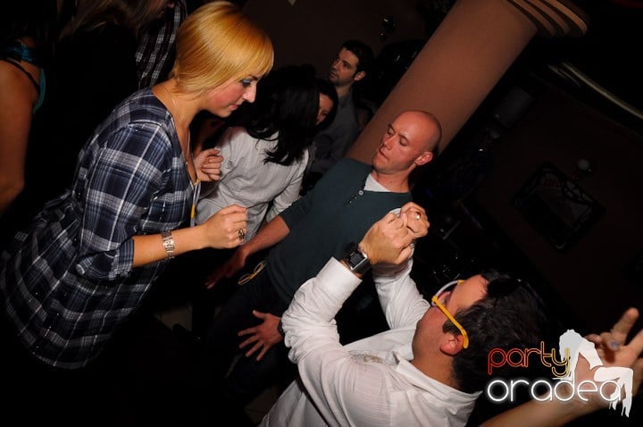 Glow Night Party sâmbătă, 