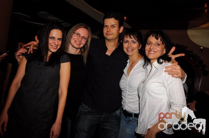 Glow Night Party sâmbătă, 