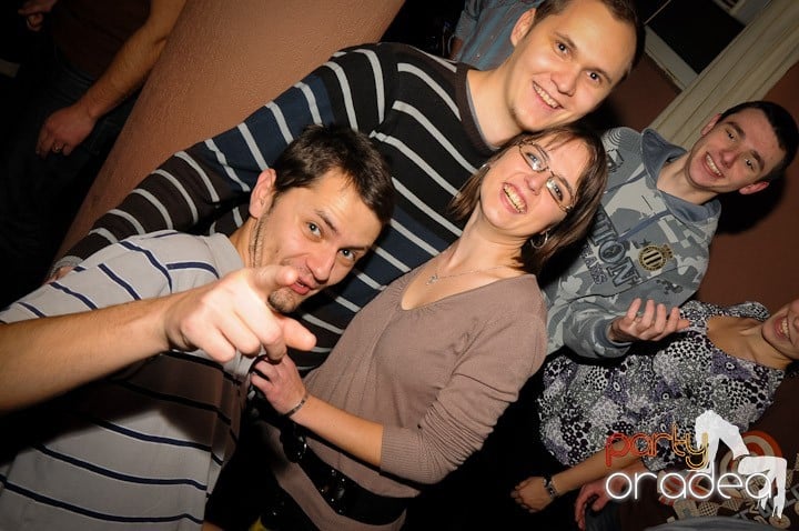 Glow Night Party sâmbătă, 