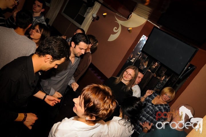 Glow Night Party sâmbătă, 