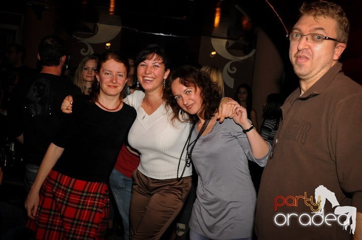 Glow Night Party sâmbătă, 