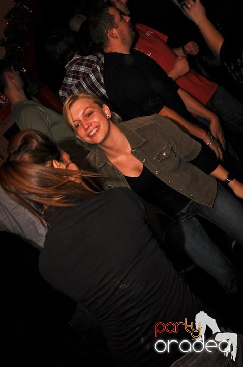 Glow Night Party sâmbătă, 