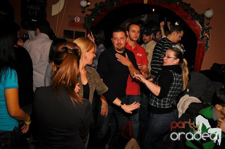 Glow Night Party sâmbătă, 