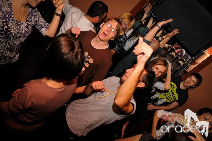 Glow Night Party sâmbătă, 