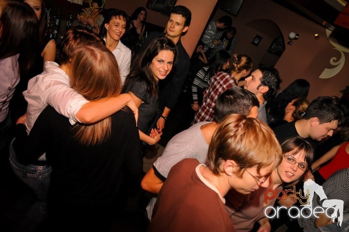 Glow Night Party sâmbătă, 