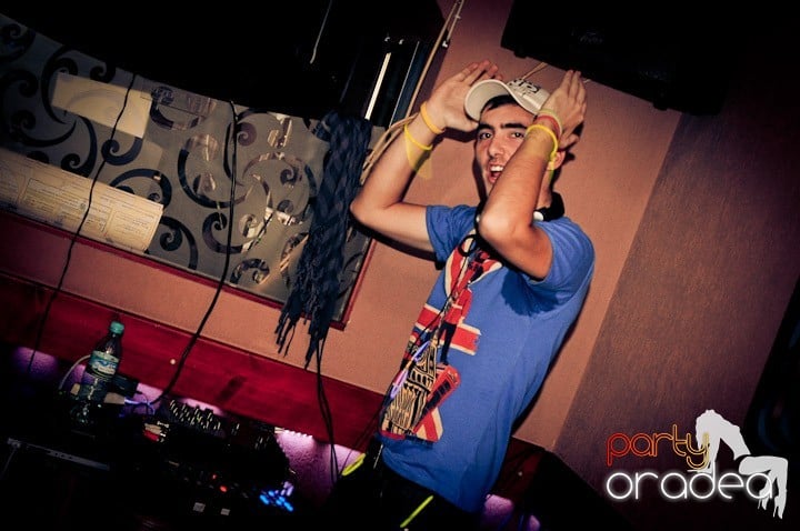 Glow Night Party sâmbătă, 