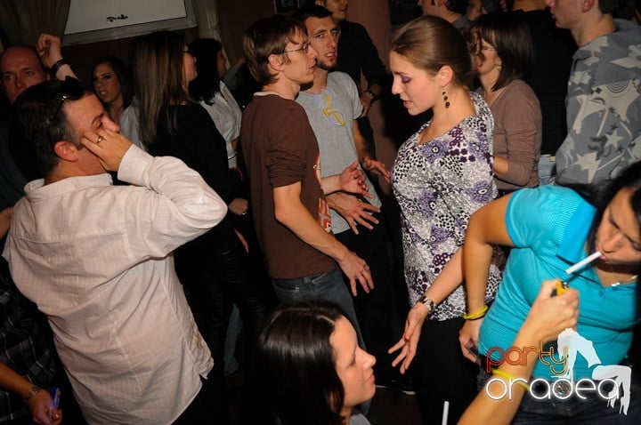 Glow Night Party sâmbătă, 