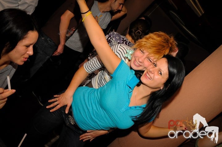 Glow Night Party sâmbătă, 