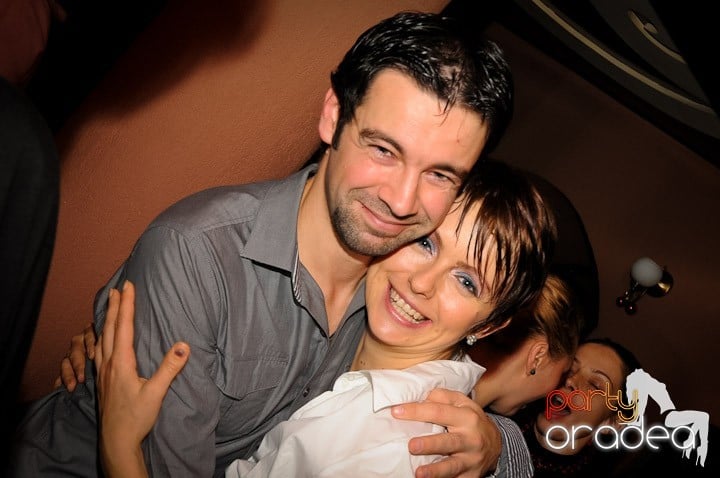 Glow Night Party sâmbătă, 