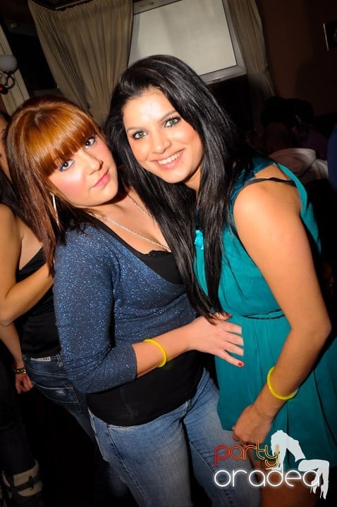 Glow Night Party sâmbătă, 