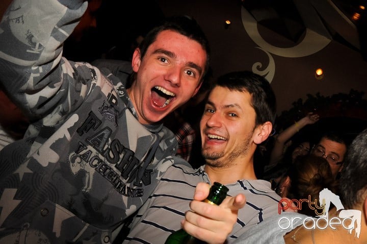 Glow Night Party sâmbătă, 