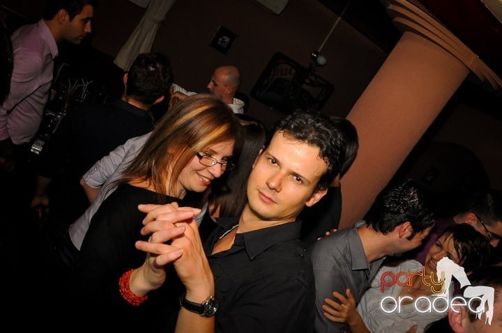 Glow Night Party sâmbătă, 