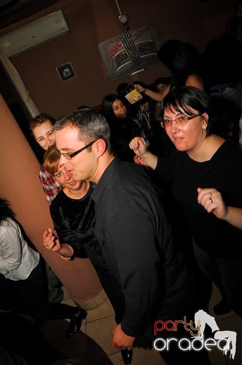 Glow Night Party sâmbătă, 