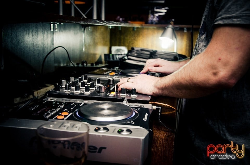 Golddigger Party, Juice