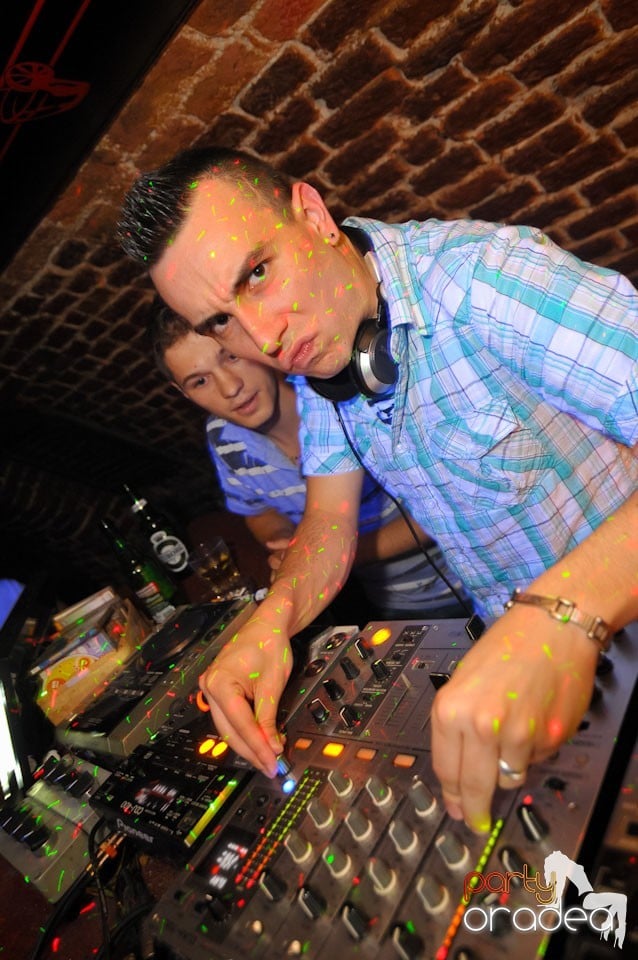 Golden Thursday @ Club Escape, 