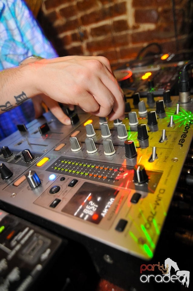 Golden Thursday @ Club Escape, 