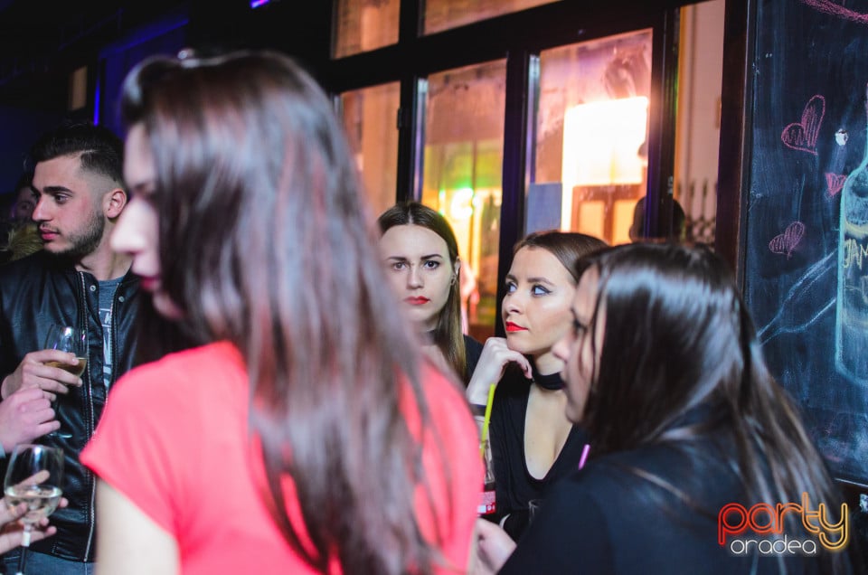 Friday Night Party, Green Pub