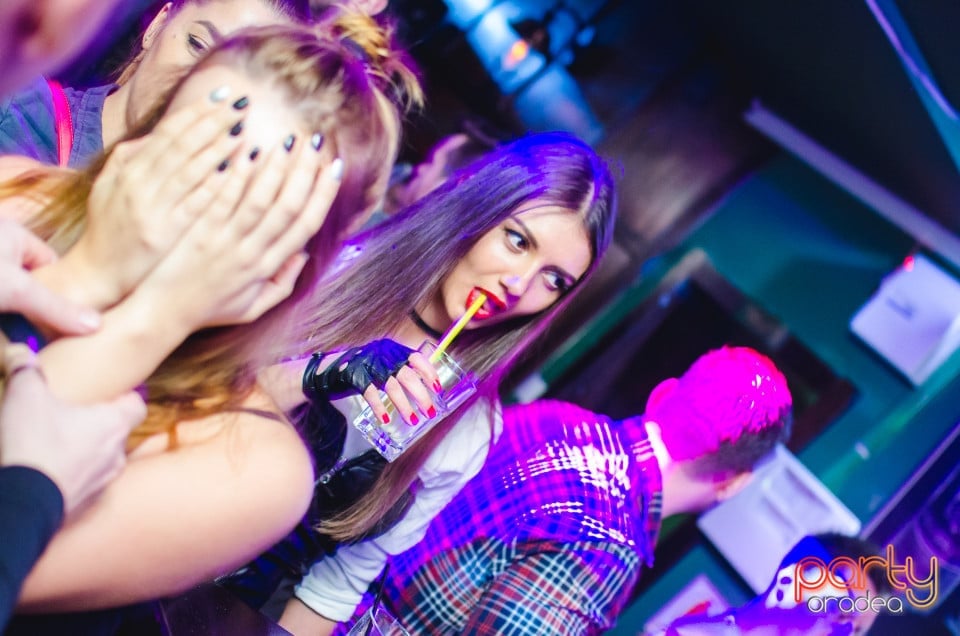 Friday Night Party, Green Pub