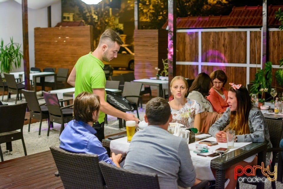Grill Party, Vine Summer Garden & Grill