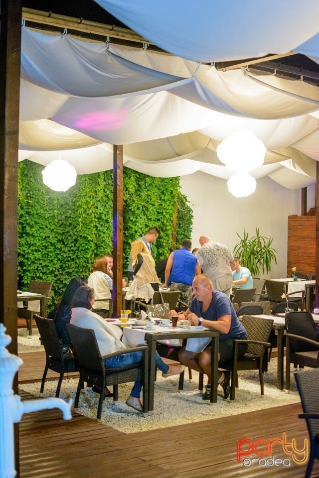 Grill Party, Vine Summer Garden & Grill