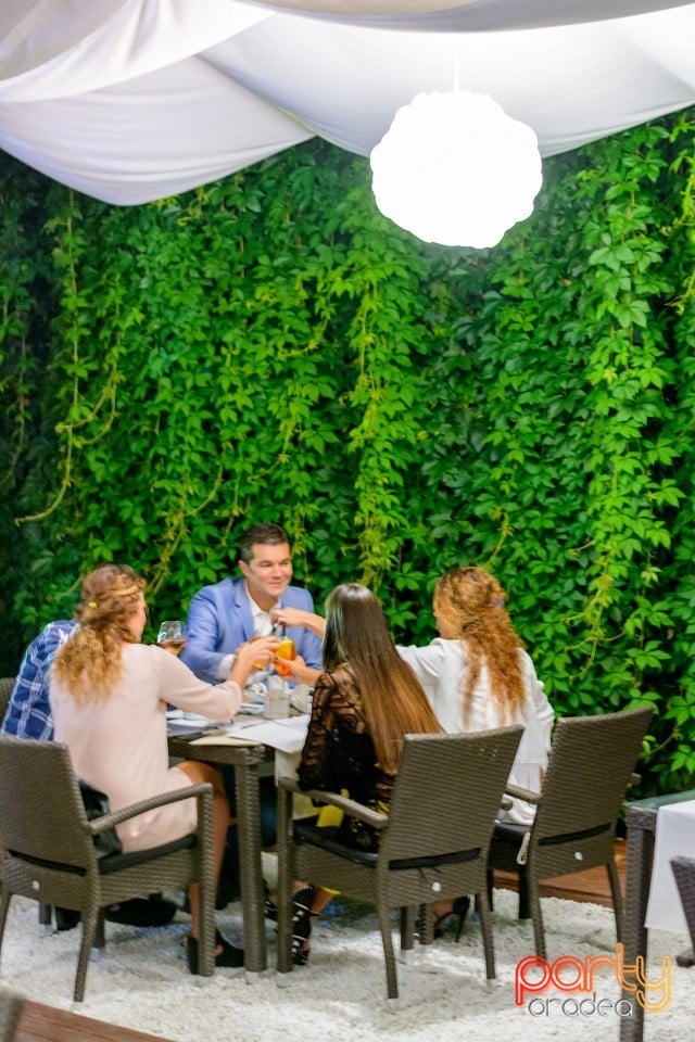 Grill Party, Vine Summer Garden & Grill
